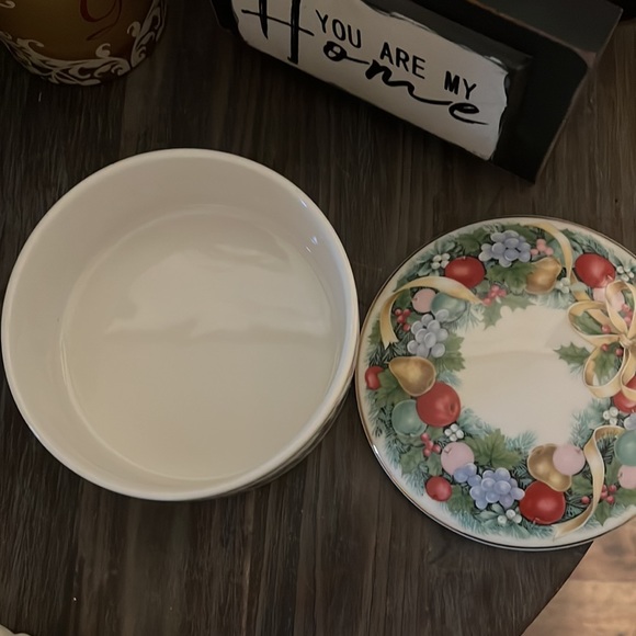 Vintage Mikasa Christmas dish - Picture 2 of 3